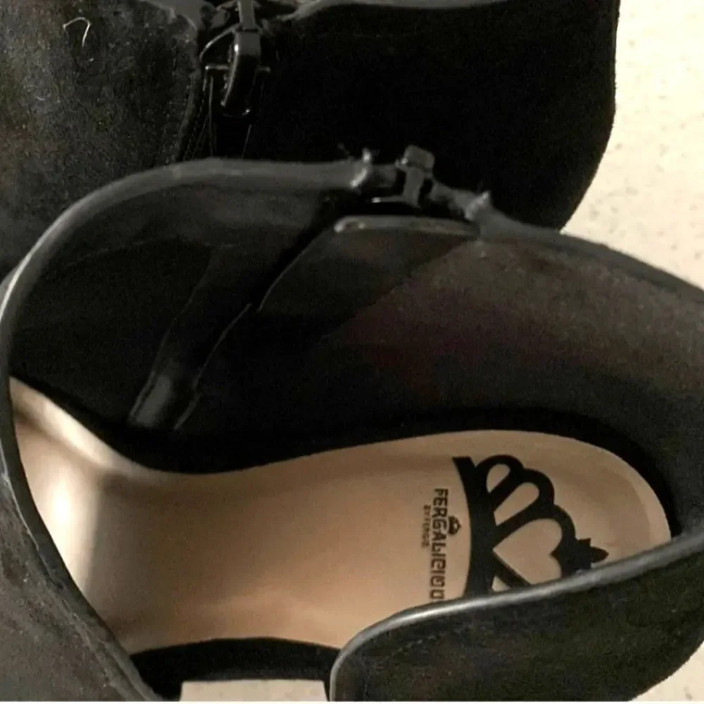 Ladies Fergalicious Volume Black Peep Toe Sandal Black Heels sz 11